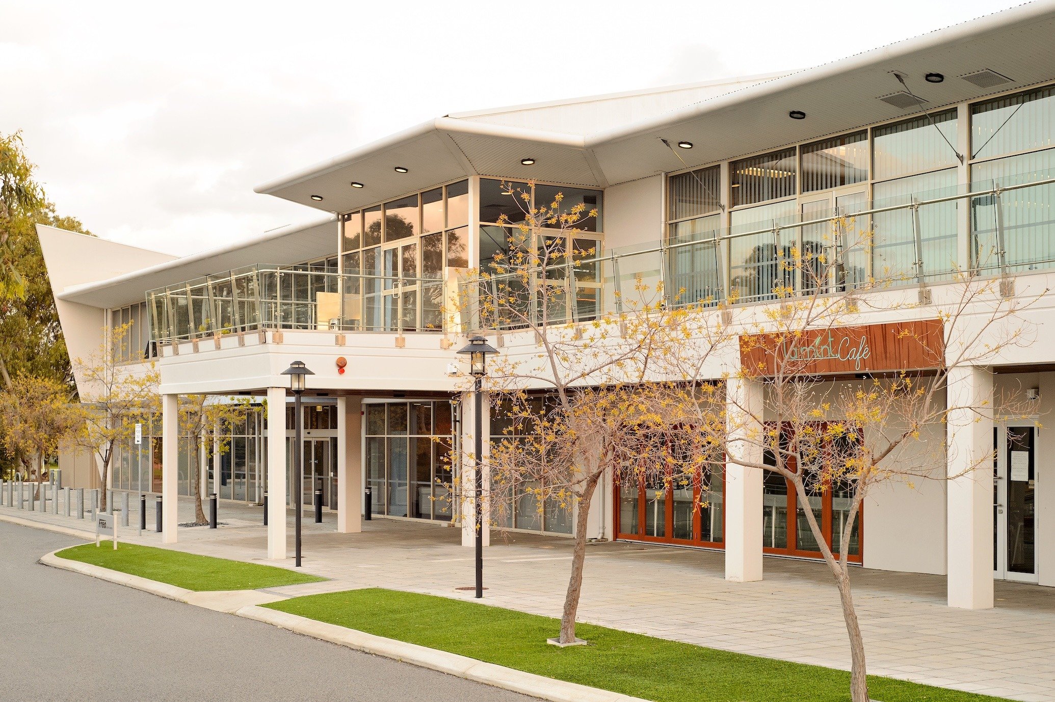 AMC JAKOVICH CENTRE 9